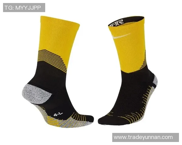 足球装备选购指南：如何选择适合你的高性能球袜